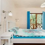 Comfortable No 8 , Summer Pool